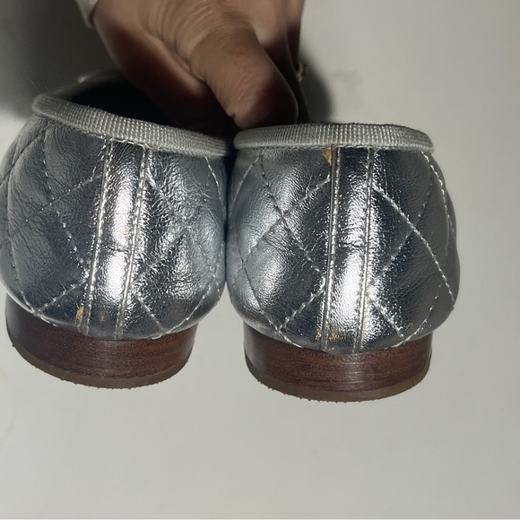 CHANEL Metallic Silver Flats - Picture 3 of 12